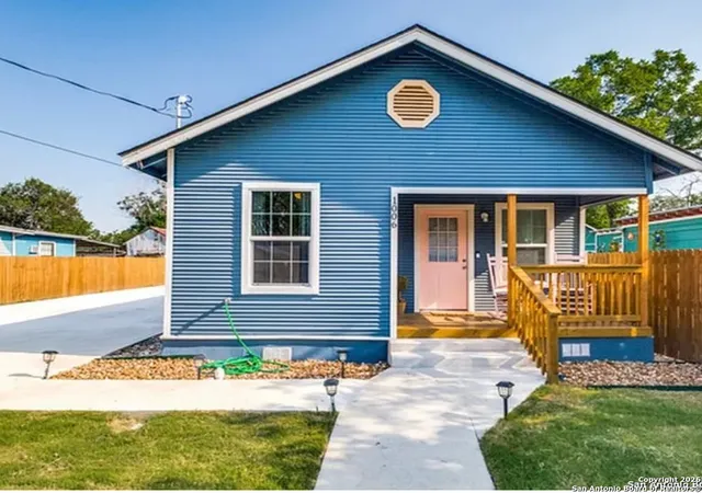 2nd image of 1006 Center, San Antonio, TX 78202 | MLS# 1932571