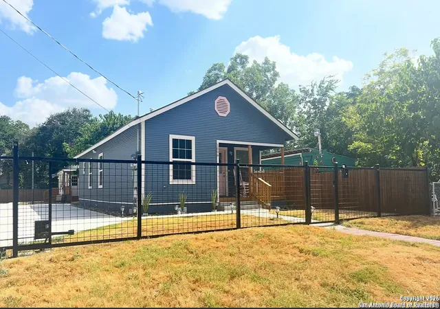 3rd image of 1006 Center, San Antonio, TX 78202 | MLS# 1932571