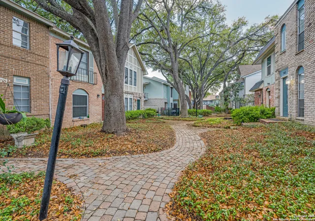 Listing Photo 5 - Condo for sale in building located at 2811 Woodbury, San Antonio, TX 78217 - Unit #405