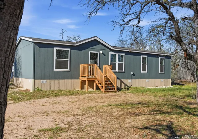 Photo 4 of Sale Pending at 843 County Rd 331, Floresville, TX 78114 | MLS# 1932629 | Listing updated on 2026-03-30