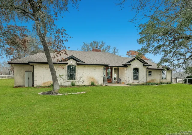 image of 329 Cimarron, Floresville, TX 78114 | MLS# 1932649