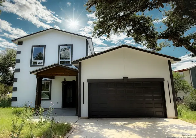 Photo 3 of Single family home for sale at 131 Friendlywood, Canyon Lake, TX 78133 | MLS# 1932656 | Listing updated on 2026-02-22
