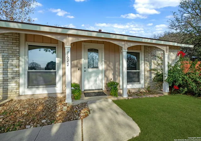 Photo 2 of Sale Pending at 7622 Gnarled Oak Tr, Live Oak, TX 78233 | MLS# 1932747 | Listing updated on 2026-01-20