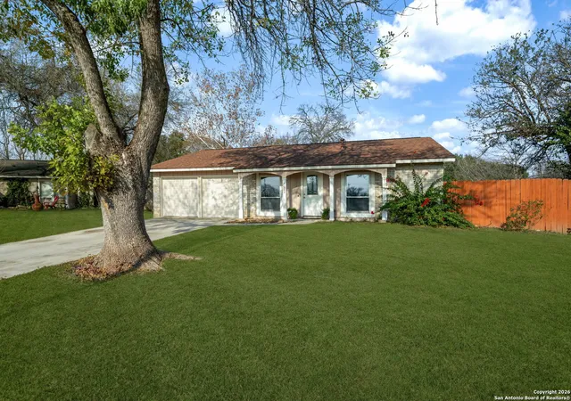 Photo 1 of Sale Pending at 7622 Gnarled Oak Tr, Live Oak, TX 78233 | MLS# 1932747 | Listing updated on 2026-01-20
