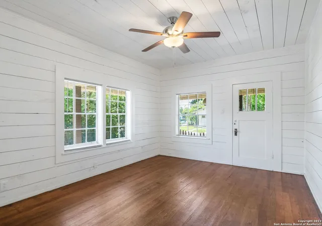 2nd image of 1807 W Summit Avenue, San Antonio, TX 78201 | MLS# 1932758
