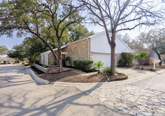 Photo 3 of Sale Pending at 11830 Button Willow, San Antonio, TX 78213 | MLS# 1933129 | Listing updated on 2026-02-06