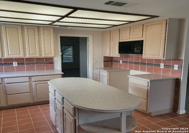 Photo 4 of Sale Pending at 6310 Red Fox, San Antonio, TX 78247 | MLS# 1933171 | Listing updated on 2026-04-08