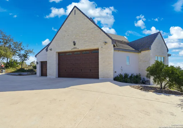 Photo 4 of Sale Pending at 22605 Homestead Mesa, San Antonio, TX 78255 | MLS# 1933195 | Listing updated on 2026-02-13