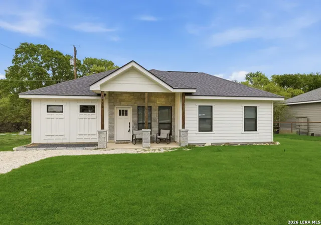 Photo 1 of Single family home for sale at 1112 Green Hill, Canyon Lake, TX 78133 | MLS# 1933217 | Listing updated on 2026-05-08