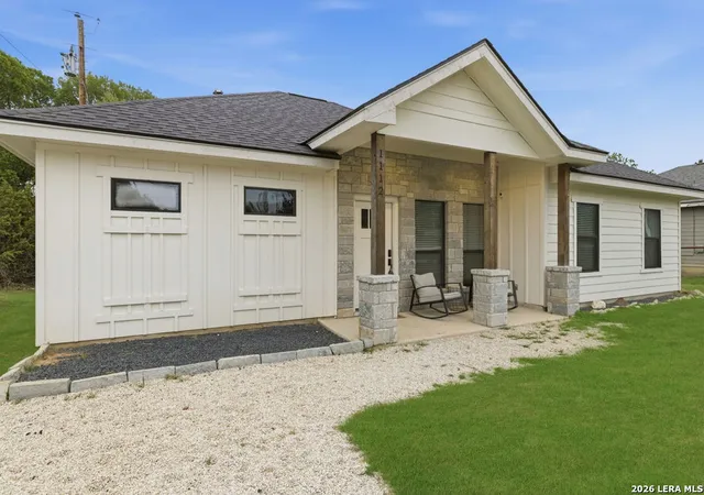 Photo 2 of Single family home for sale at 1112 Green Hill, Canyon Lake, TX 78133 | MLS# 1933217 | Listing updated on 2026-05-08