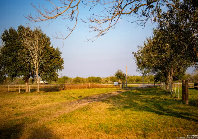 Photo 3 of House for sale at 10532 Us Hwy 77, Victoria, TX 77905 | MLS# 1933232 | Listing updated on 2026-01-23