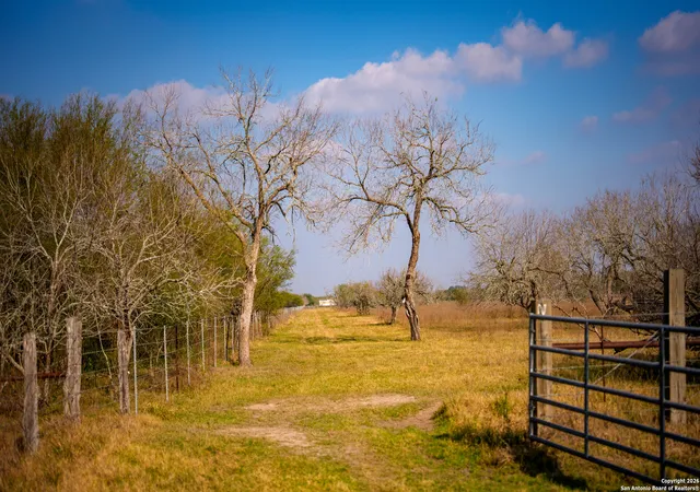 Photo 4 of House for sale at 10532 Us Hwy 77, Victoria, TX 77905 | MLS# 1933232 | Listing updated on 2026-01-23
