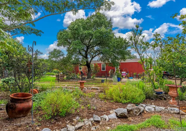 5th image of 125 Teague, Kerrville, TX 78028 | MLS# 1933327