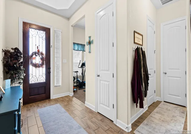 Photo 3 of Sale Pending at 1040 Water Oak, Schertz, TX 78154 | MLS# 1933383 | Listing updated on 2026-01-28