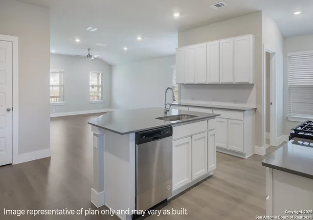 Photo 3 of Sale Pending at 21008 Stonework Spur, San Antonio, TX 78266 | MLS# 1933475 | Listing updated on 2026-03-02
