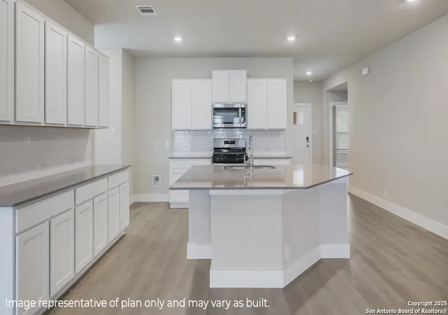 Photo 4 of Sale Pending at 21008 Stonework Spur, San Antonio, TX 78266 | MLS# 1933475 | Listing updated on 2026-03-02