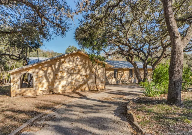 Photo 3 of Sale Pending at 16710 Lilly Crst, San Antonio, TX 78232 | MLS# 1933480 | Listing updated on 2026-01-28