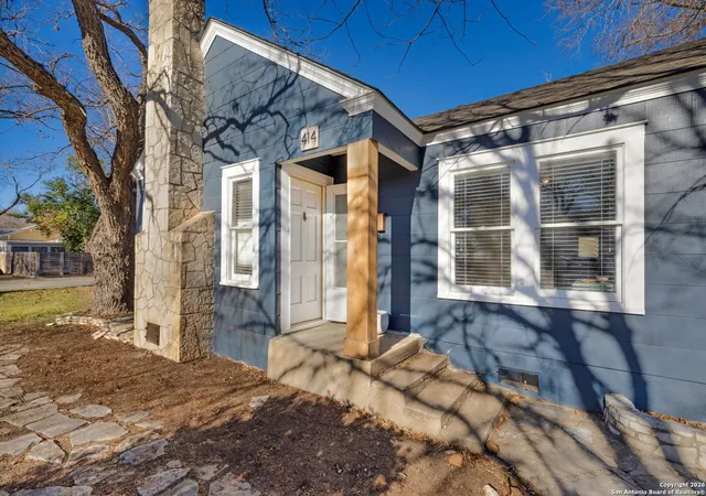 Photo 2 of Single family home for sale at 414 W Jefferson, Kerrville, TX 78028 | MLS# 1933490 | Listing updated on 2026-01-24
