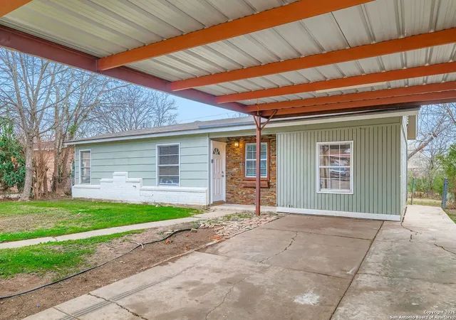 Photo 2 of Sale Pending at 922 Deely Pl, San Antonio, TX 78221 | MLS# 1933525 | Listing updated on 2026-01-30