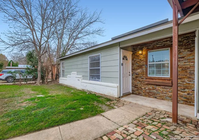 Photo 3 of Sale Pending at 922 Deely Pl, San Antonio, TX 78221 | MLS# 1933525 | Listing updated on 2026-01-30