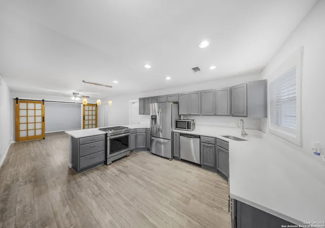 Photo 3 of Single family home for sale at 910 Morey Peak, San Antonio, TX 78213 | MLS# 1933579 | Listing updated on 2026-02-03