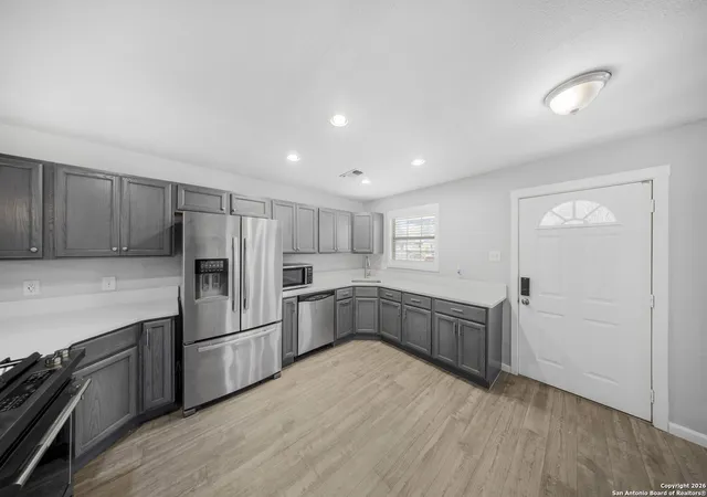 Photo 4 of Single family home for sale at 910 Morey Peak, San Antonio, TX 78213 | MLS# 1933579 | Listing updated on 2026-02-03