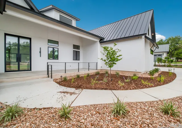 Photo 3 of Single family home for sale at 430 Arthur Court, Spring Branch, TX 78070 | MLS# 1933589 | Listing updated on 2026-09-13