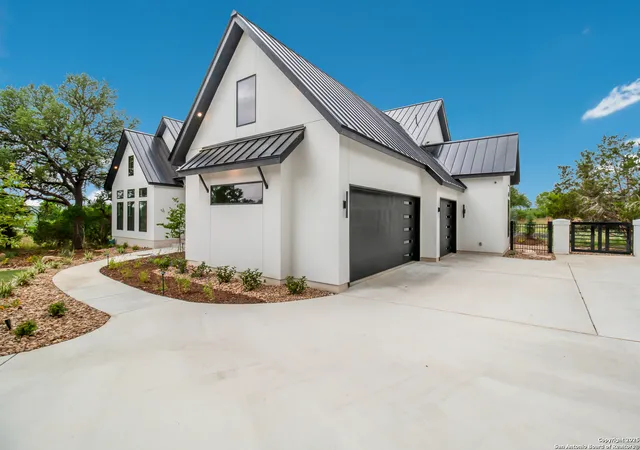 Photo 4 of Single family home for sale at 430 Arthur Court, Spring Branch, TX 78070 | MLS# 1933589 | Listing updated on 2026-09-13