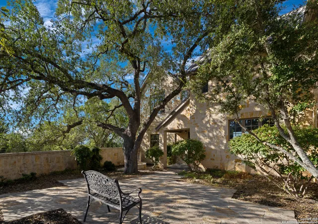 Photo 4 of Single family home for sale at 169 Shore Point, Canyon Lake, TX 78133 | MLS# 1933633 | Listing updated on 2026-05-26