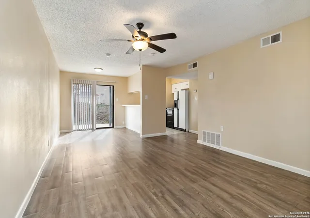 Listing Photo 5 - Condo for sale in building located at 2014 Anchor Dr, San Antonio, TX 78213