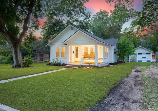 2nd image of 810 Elm, Seguin, TX 78155 | MLS# 1933727