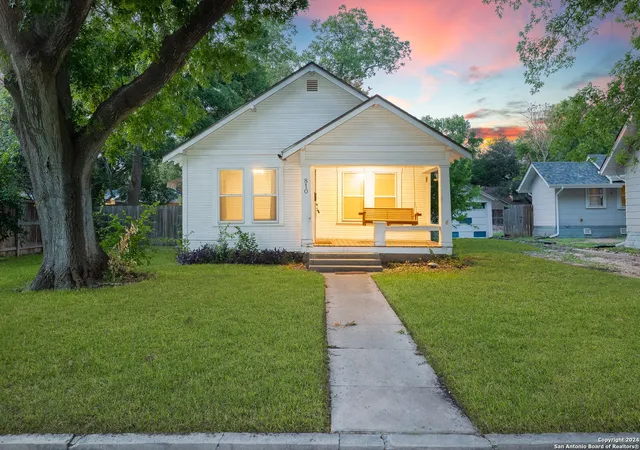1st image of 810 Elm, Seguin, TX 78155 | MLS# 1933727