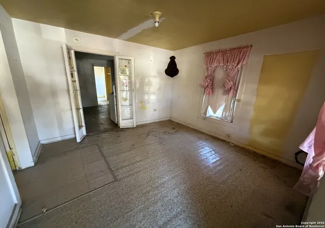 Photo 2 of Sale Pending at 606 Cottonwood, San Antonio, TX 78225 | MLS# 1933769 | Listing updated on 2026-01-23