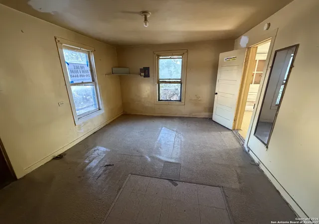 Photo 3 of Sale Pending at 606 Cottonwood, San Antonio, TX 78225 | MLS# 1933769 | Listing updated on 2026-01-23