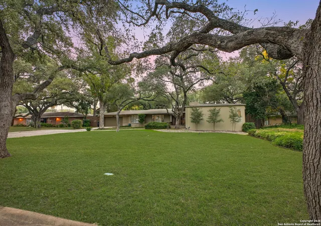 Photo 2 of Sale Pending at 122 Dogwood Ln, San Antonio, TX 78213 | MLS# 1934015 | Listing updated on 2026-02-11