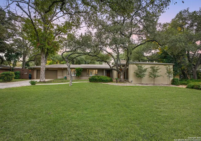 Photo 3 of Sale Pending at 122 Dogwood Ln, San Antonio, TX 78213 | MLS# 1934015 | Listing updated on 2026-02-11