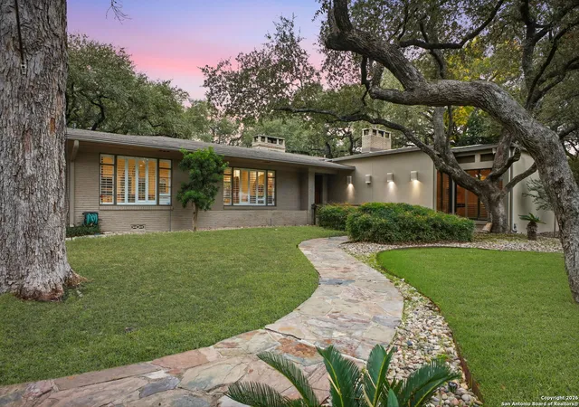 Photo 4 of Sale Pending at 122 Dogwood Ln, San Antonio, TX 78213 | MLS# 1934015 | Listing updated on 2026-02-11
