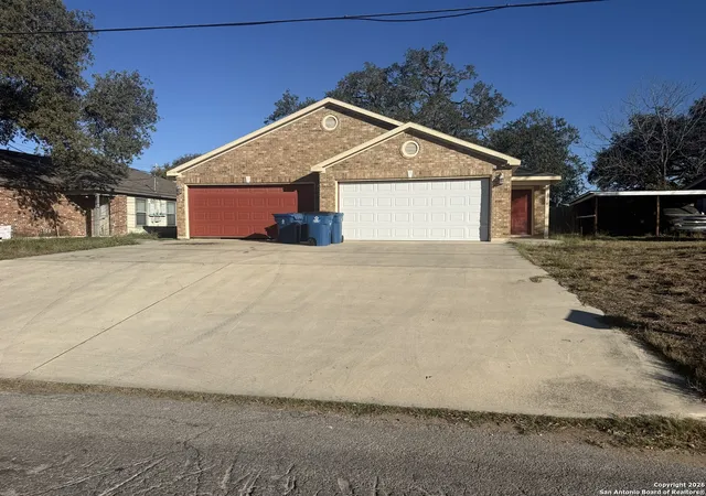 Photo 1 of Multi family home for sale at 707 Dallas, Pleasanton, TX 78064 | MLS# 1934090 | Listing updated on 2026-01-26