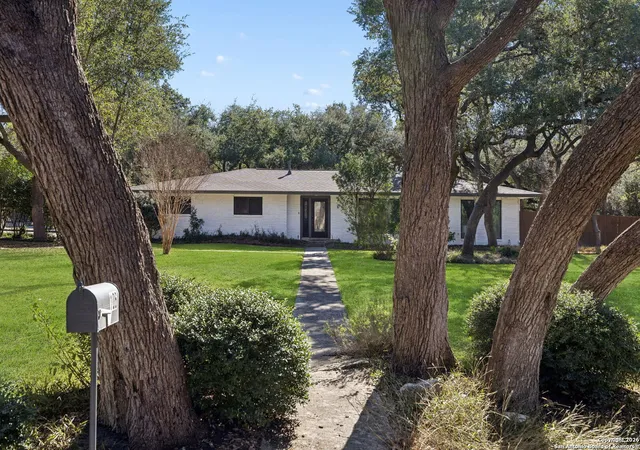 Photo 3 of Sale Pending at 106 Elm Spring, Shavano Park, TX 78231 | MLS# 1934137 | Listing updated on 2026-02-24
