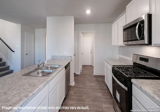 Photo 4 of Sale Pending at 173 Western Gull Dr, San Antonio, TX 78228 | MLS# 1934197 | Listing updated on 2026-02-09