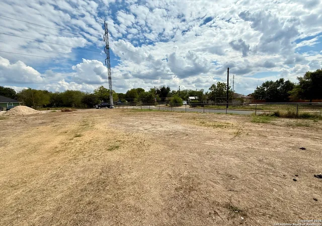 Land for sale at 2215 Menefee Blvd, San Antonio, TX 78237 | MLS# 1934388