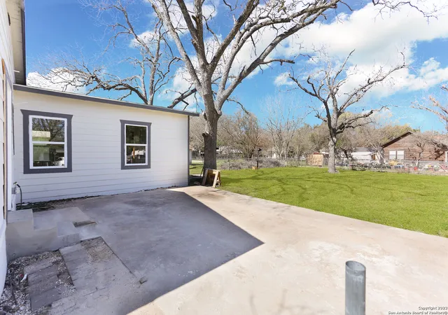 Photo 4 of Sale Pending at 295 E Commerce St, New Braunfels, TX 78130 | MLS# 1934452 | Listing updated on 2026-03-03