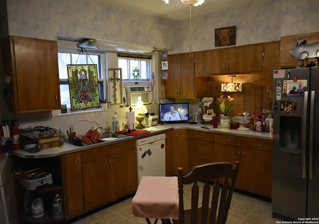 Photo 4 of Sale Pending at 320 Babcock, San Antonio, TX 78201 | MLS# 1934491 | Listing updated on 2026-02-25