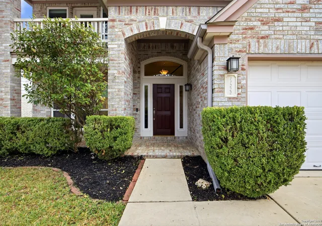 Photo 4 of Sale Pending at 11222 Jade Spg, San Antonio, TX 78249 | MLS# 1934522 | Listing updated on 2026-01-29