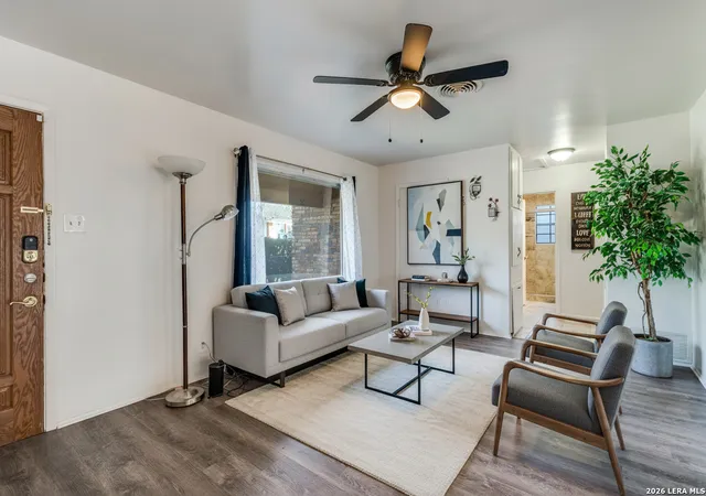 Photo 3 of Sale Pending at 4714 Newcome Dr, San Antonio, TX 78229 | MLS# 1934535 | Listing updated on 2026-04-21