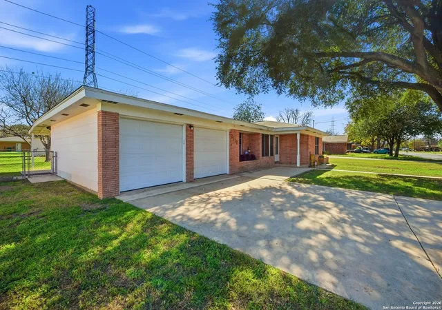 Photo 3 of Sale Pending at 2618 Tyne Dr, San Antonio, TX 78222 | MLS# 1934582 | Listing updated on 2026-02-05