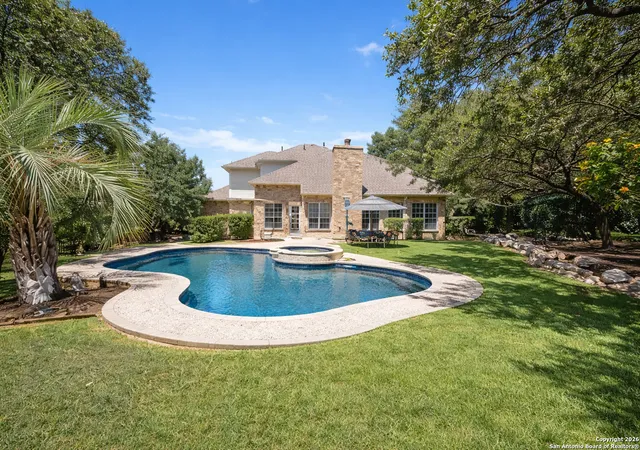 Photo 2 of Sale Pending at 2 Rossridge, San Antonio, TX 78248 | MLS# 1934739 | Listing updated on 2026-02-20