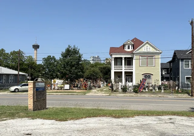 Photo 3 of Single family home for sale at 315 N Hackberry, San Antonio, TX 78202 | MLS# 1934768 | Listing updated on 2026-01-28
