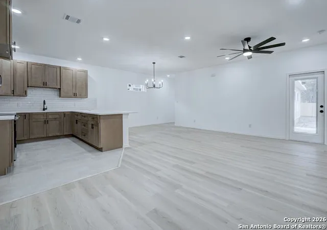 Photo 3 of Sale Pending at 214 Uvalde, San Antonio, TX 78210 | MLS# 1934800 | Listing updated on 2026-04-05