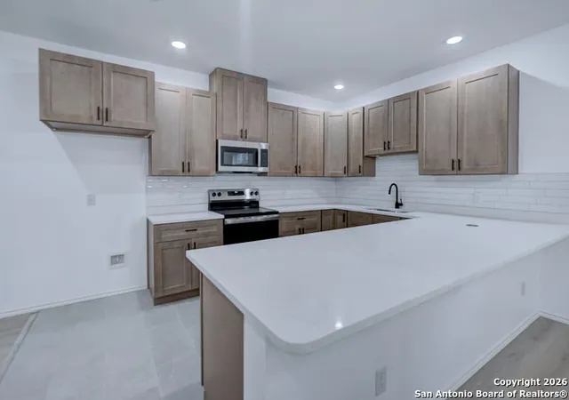 Photo 3 of Sale Pending at 214 Uvalde, San Antonio, TX 78210 | MLS# 1934800 | Listing updated on 2026-04-05